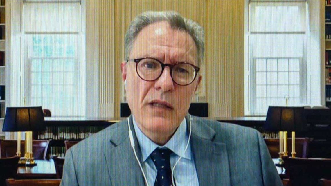 Floridi, el filósofo que le bajó el precio a la inteligencia artificial: actúa, no piensa
