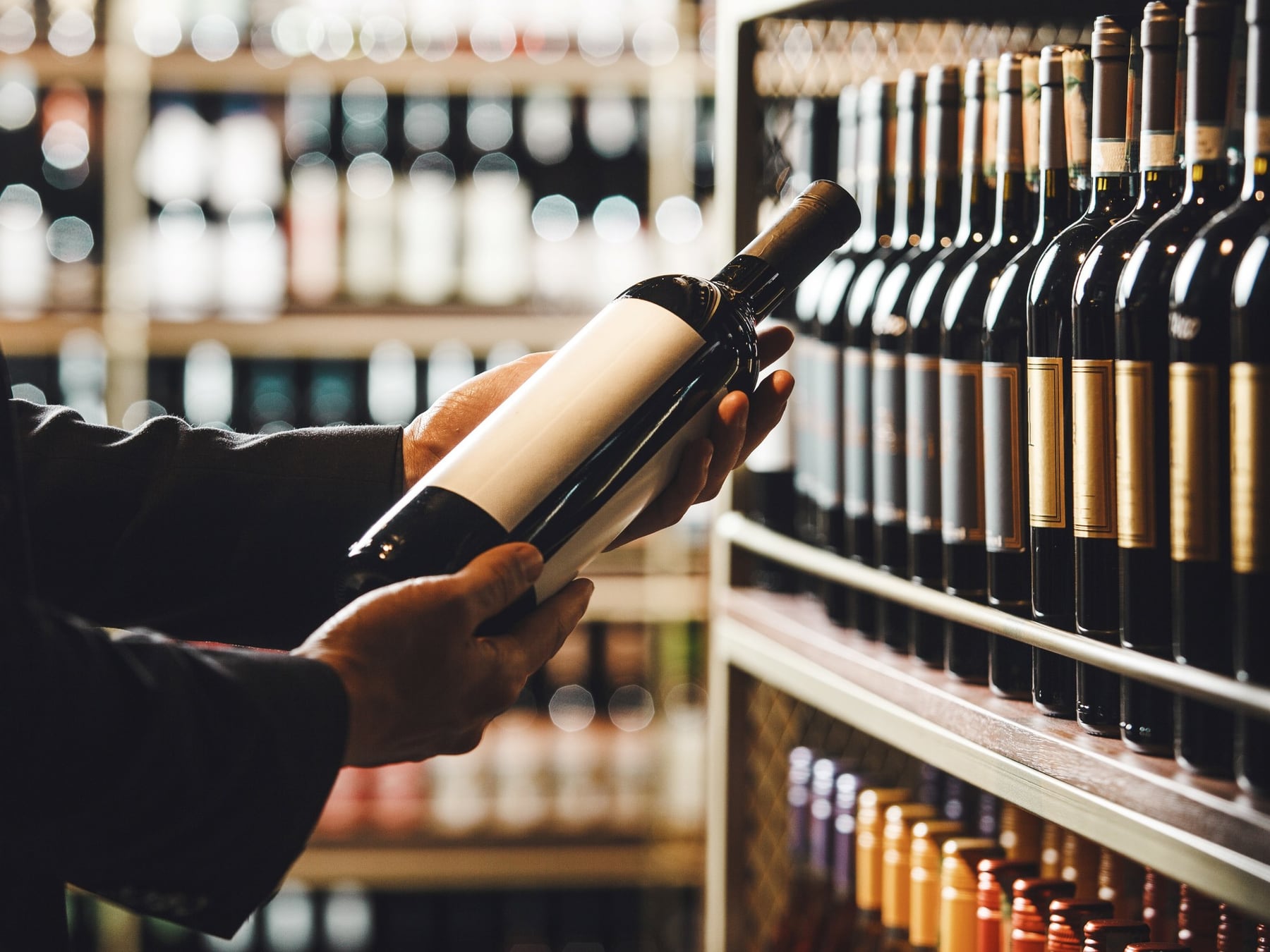 Vinos con etiquetas que confunden: qué significa cada palabra y cuándo vale lo que cuesta