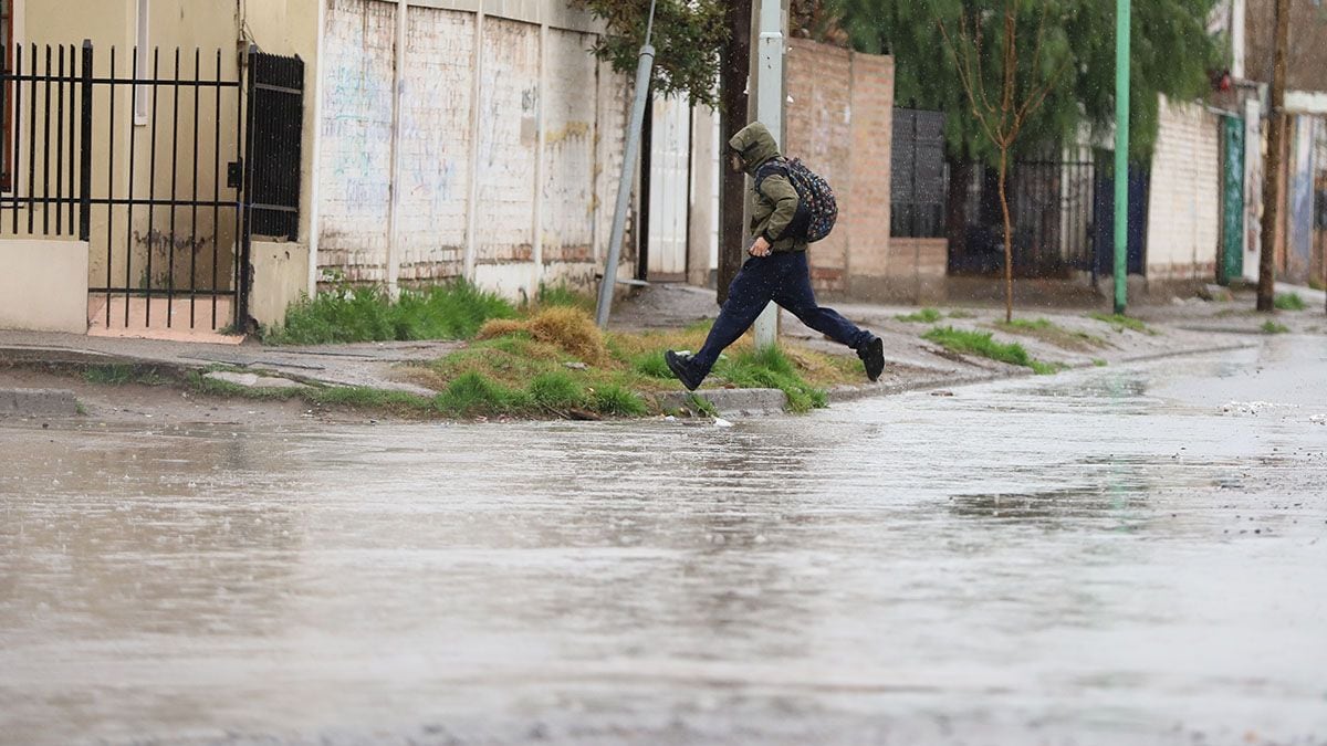 Neuquén bajo alerta por nevadas y lluvias: el Servicio Meteorológico Nacional advierte sobre acumulados de hasta 40 centímetros en cordillera
