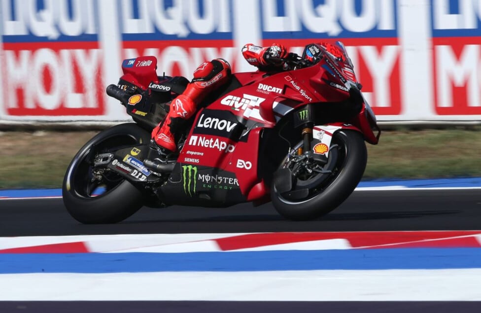 Marc Márquez se adueñó de Misano y ya le metió presión al líder Martín