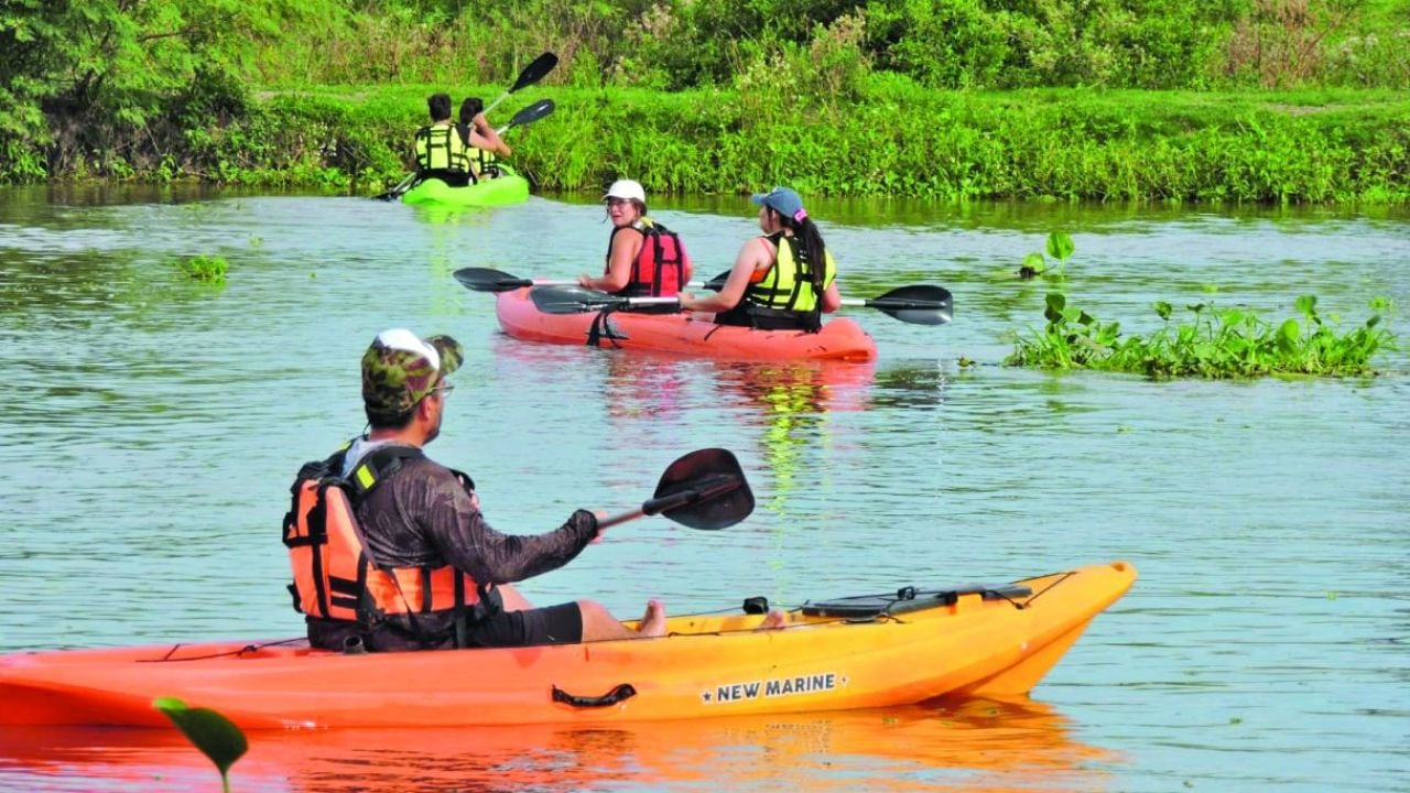 Remar la Setúbal: tres formas de meterse en el gran espejo de agua que bordea Santa Fe