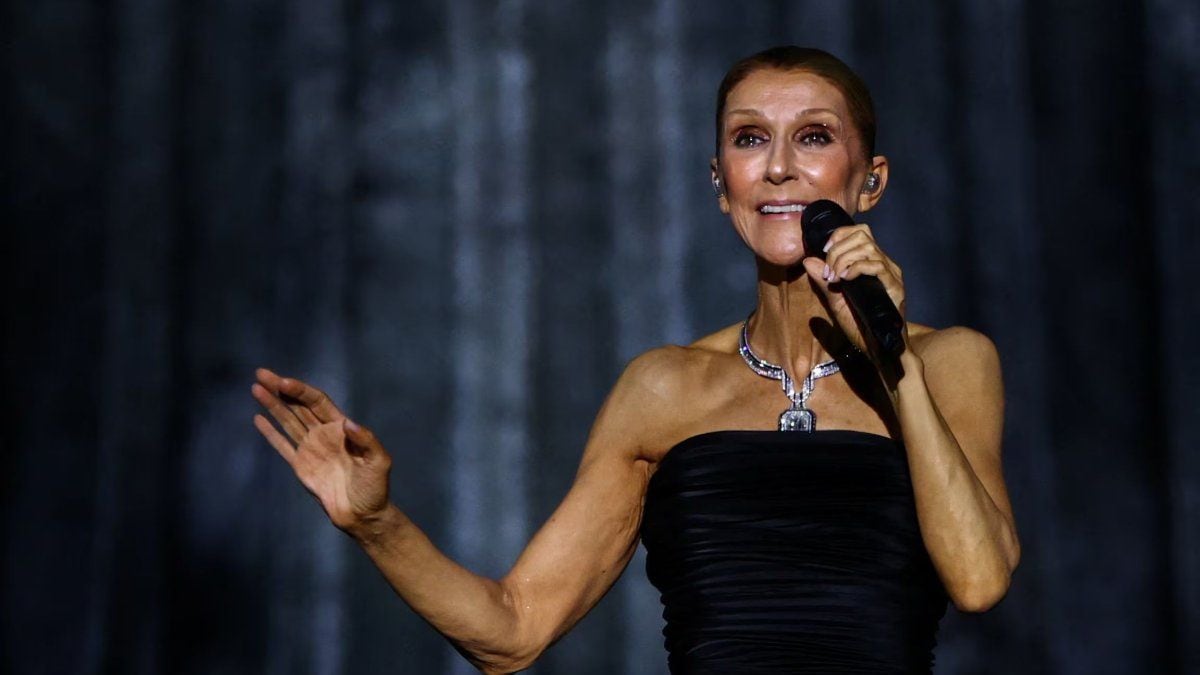 Celine Dion volvió a cantar en París y se quebró al primer acorde: "me había prometido no llorar"