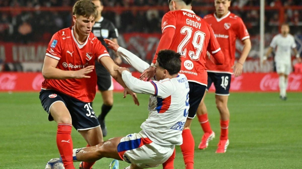 Empate que sabe a poco: el Rojo dejó ir dos puntos y San Lorenzo se lleva un regalo de Avellaneda
