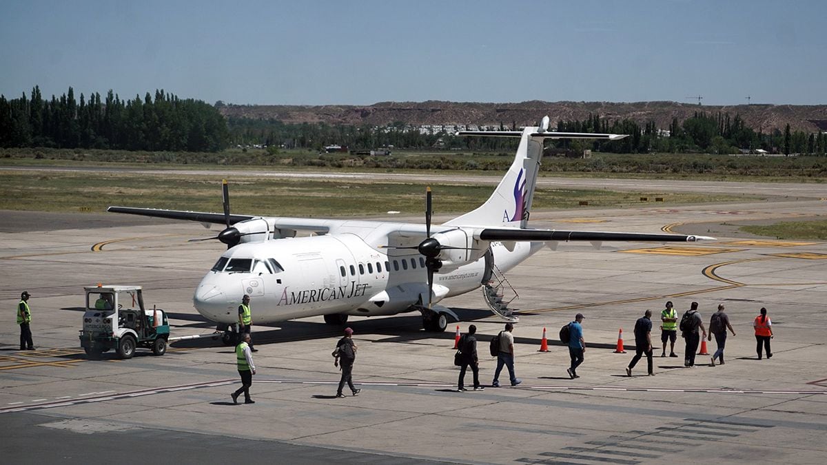 Dos rutas aéreas internas vuelven a conectar la capital neuquina con el norte y el sur de la provincia