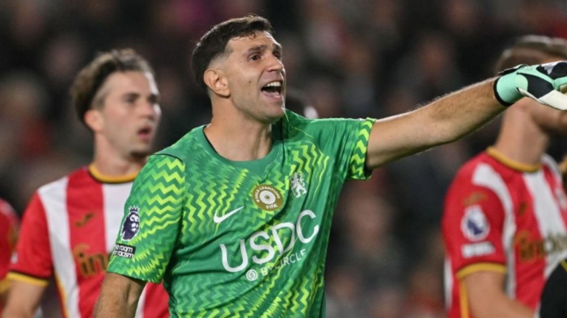 Chelsea se desangra: tres goles de Brentford y otra fecha para el Dibu en el freezer