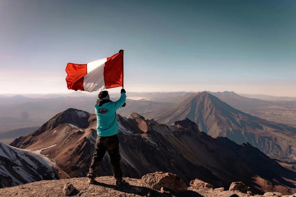 Arequipa, la Ciudad Blanca del sur peruano, abre su patrimonio a los viajeros que llegan desde Buenos Aires