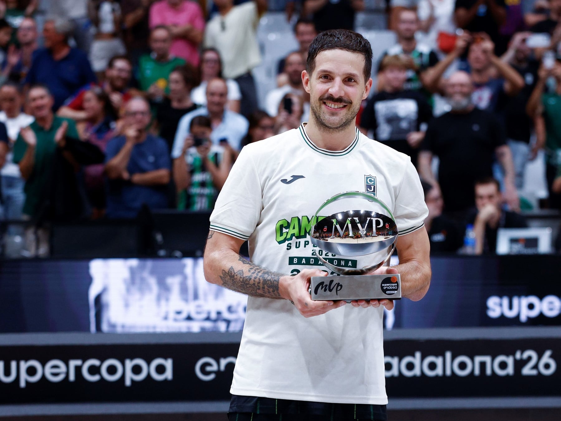 Lapro y la revancha perfecta: 31 puntos, nueve triples y el título en la cara del Barcelona