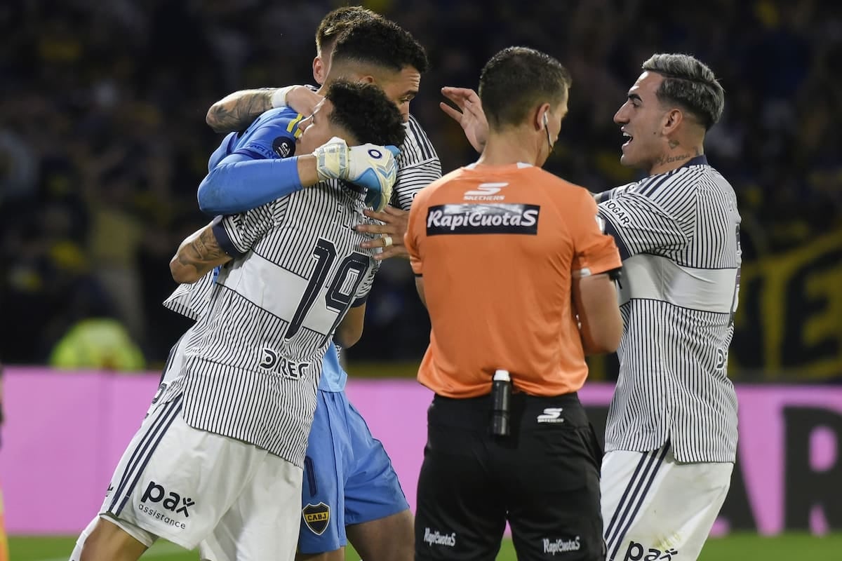 Seis extranjeros, un papelón y un fallo a la medida de Boca: el pase es del Xeneize