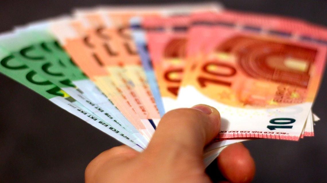 El euro blue arrancó el miércoles con seis pesos arriba y se plantó en 1.855,75 para la venta