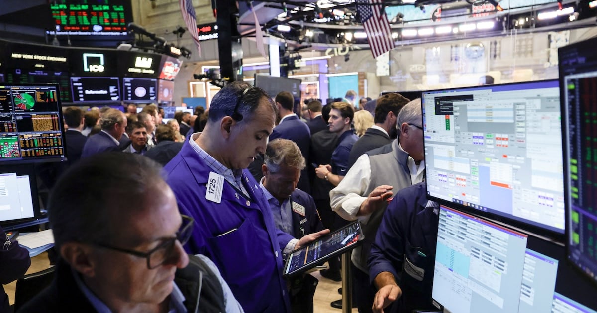 El paralelo escaló hasta los $1.560, mientras el oficial quedó otra vez clavado en $1.535