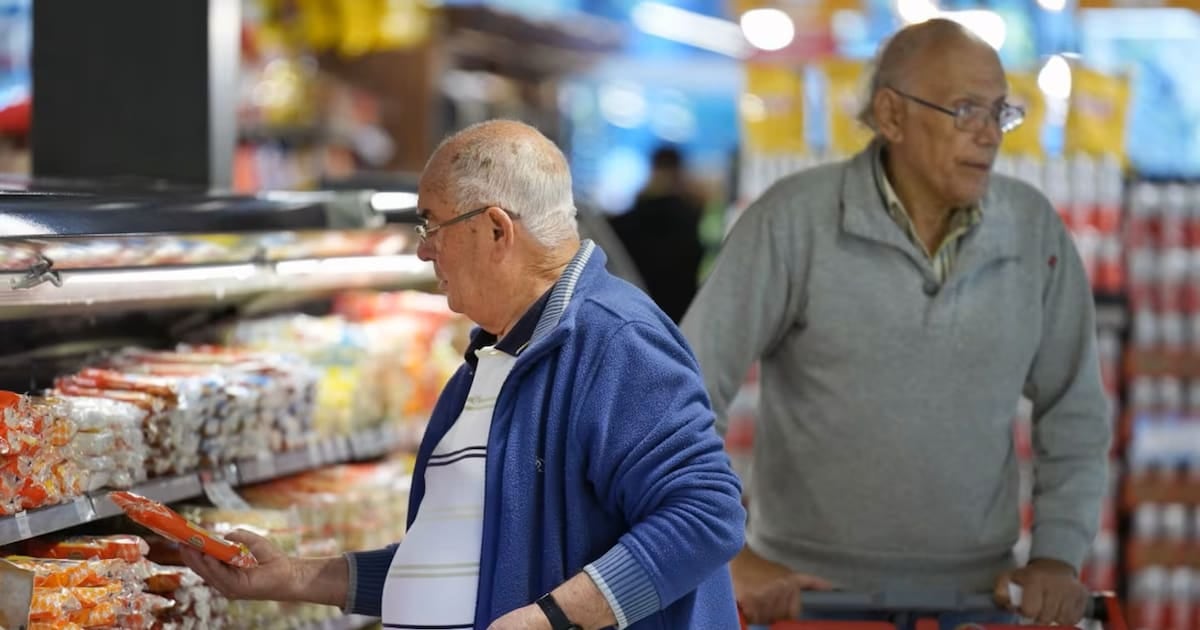 Compras de octubre para jubilados: cómo se articulan los descuentos en supermercados con los reintegros bancarios que paga ANSES