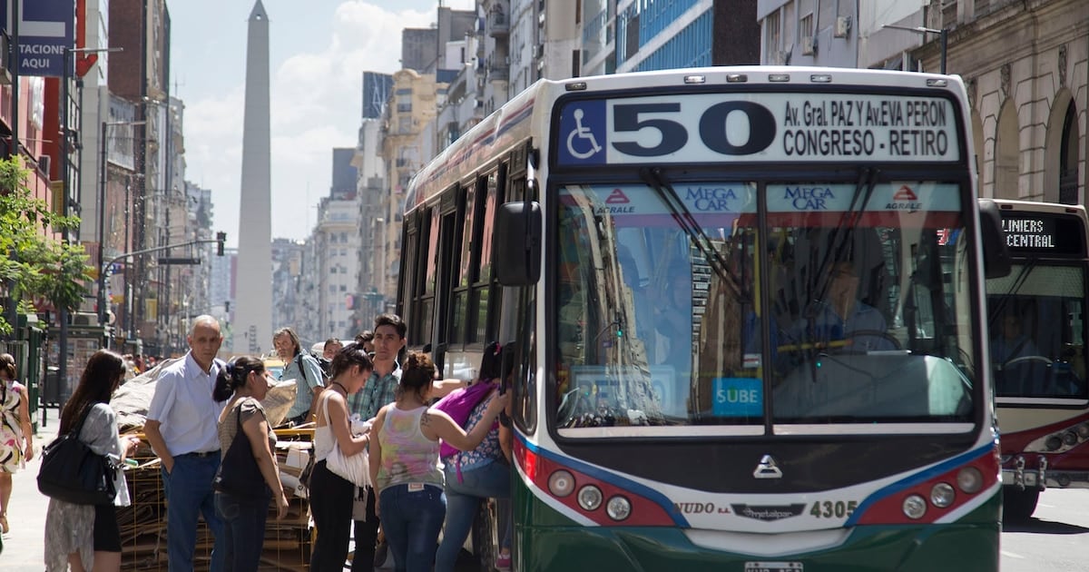 Nuevo cuadro tarifario en la Ciudad: el boleto mínimo de colectivo saltará a $920,48 a partir de octubre y el subte rozará los $1.817