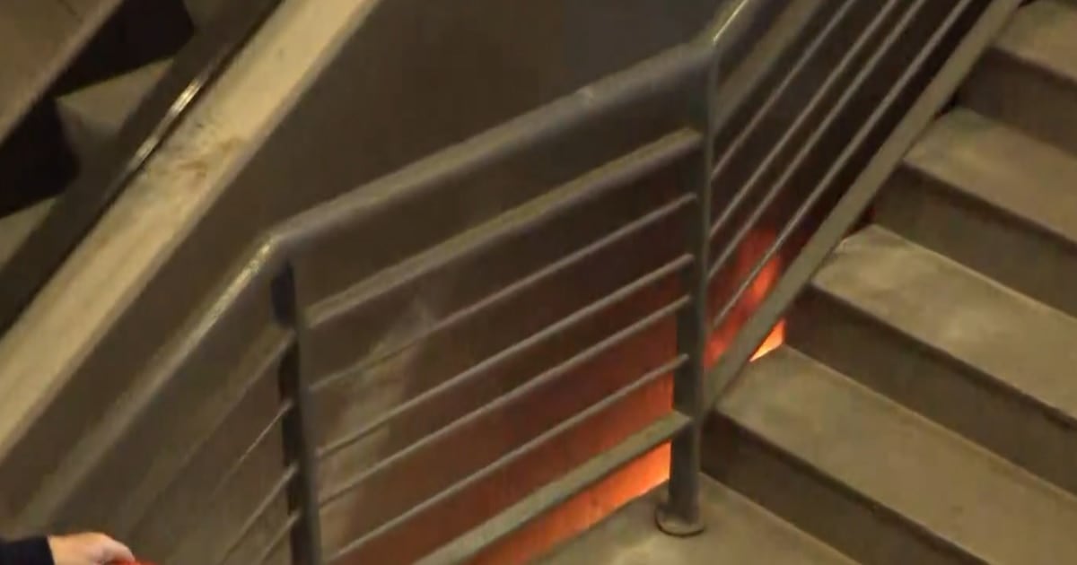 Un incendio en una escalera mecánica forzó la evacuación de Constitución y dejó un herido