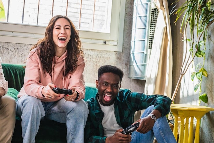 Dumb Ways to Build se actualiza con herramientas elásticas y bebidas insólitas que cambian las reglas del juego cooperativo