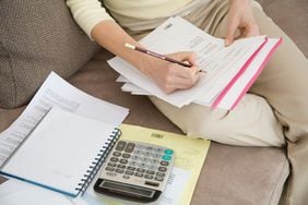 Con el 1,66% de octubre, la jubilación mínima toca los 505.748 pesos y la AUH se acomoda en 156.588