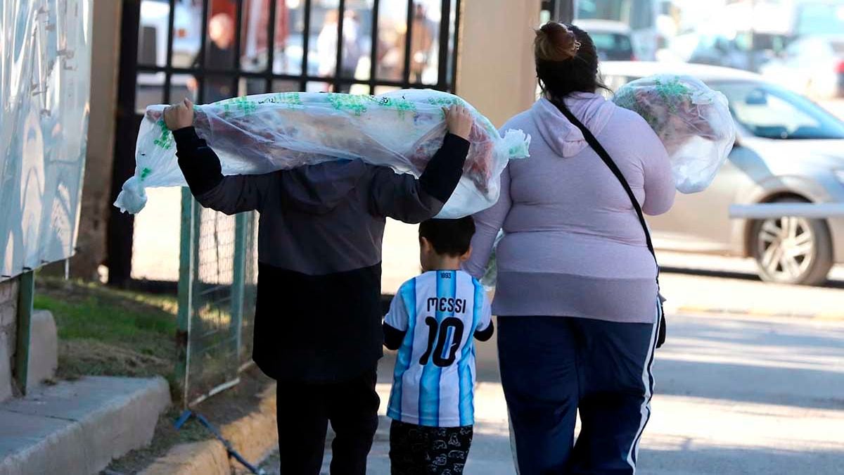 El Mercado Concentrador de Neuquén extiende su oferta los primeros sábados de octubre con chivito y trucha