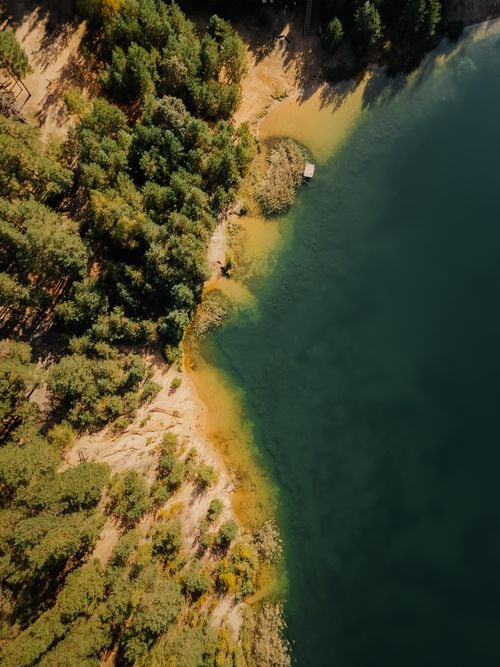 Una capilla de 1933 sobrevive en una isla del lago Lácar y se visita solo por agua