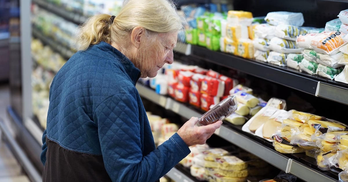 Frutas y verduras: el rubro donde comparar entre supermercados más ahorra, según la UDESA