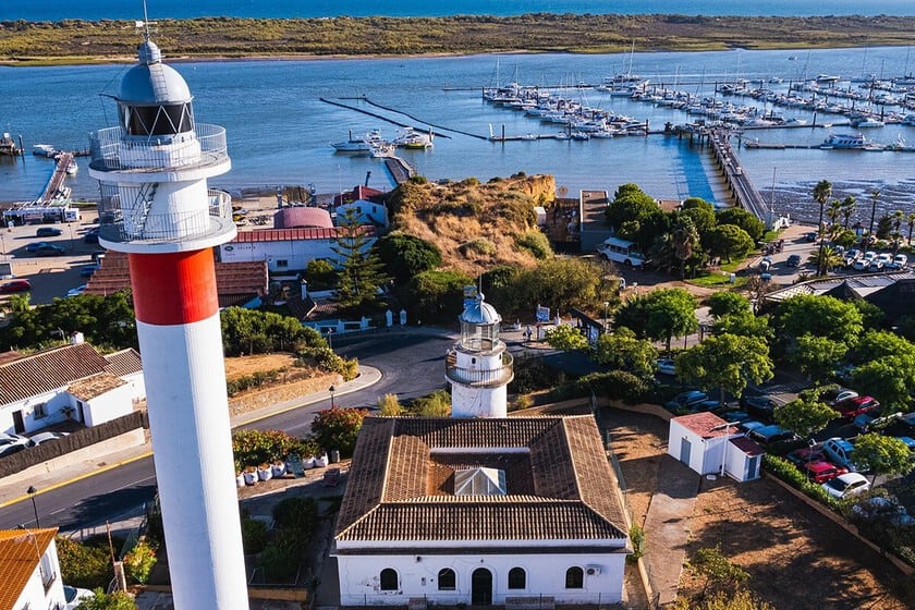 El Rompido, el enclave onubense donde las dunas móviles se sirven junto a una tabla de mariscos
