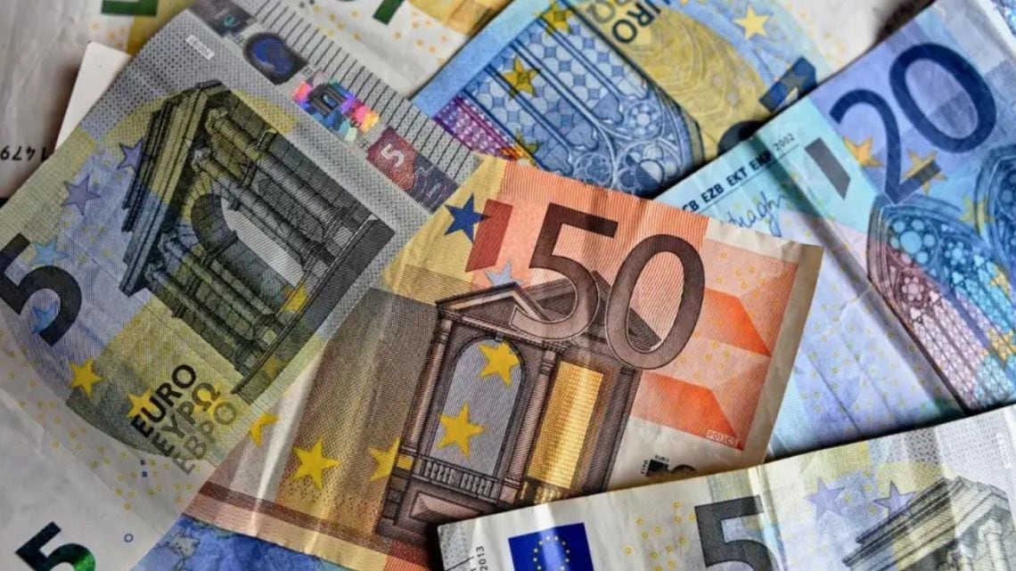 El euro blue cerró la semana en $1.832,75 y se sostuvo $68 arriba del valor en pizarras oficiales