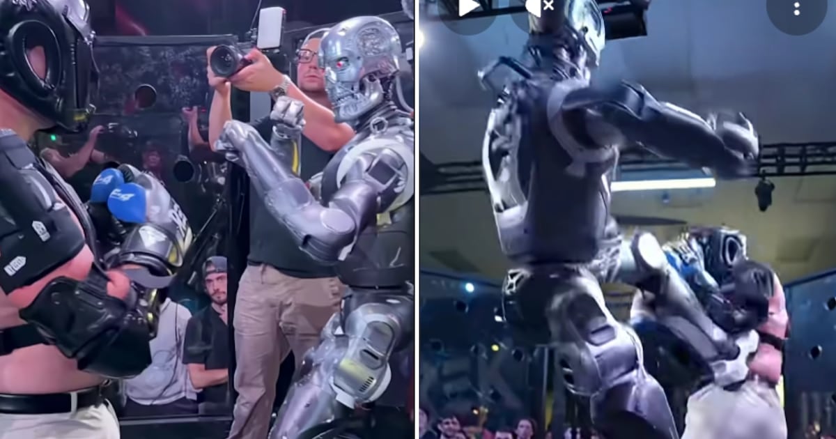 Cuando la jaula se llena de acero: influencer pelea contra humanoides teledirigidos y termina en el piso