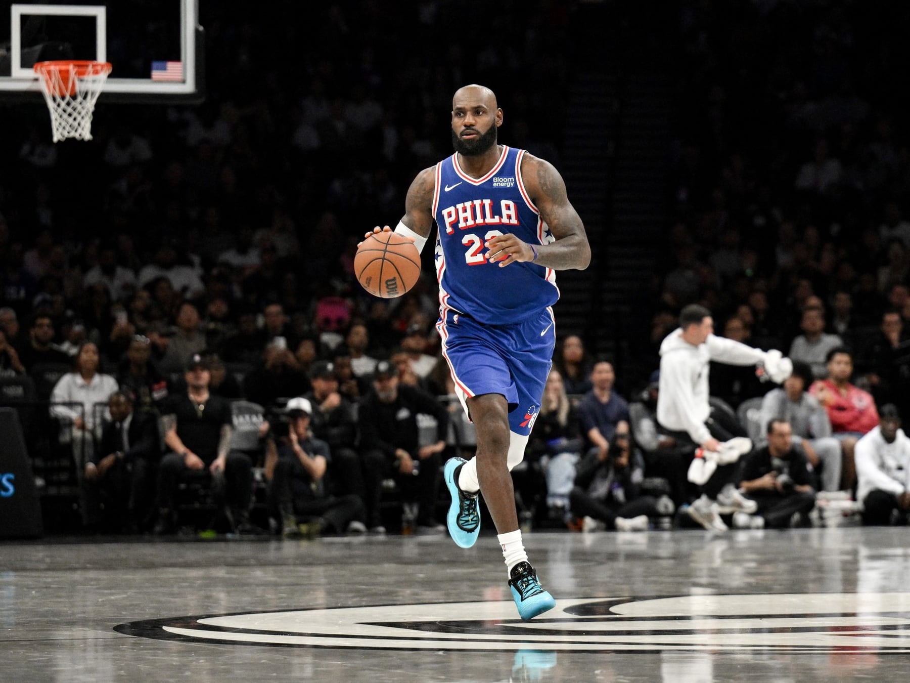 El Rey se puso la 23 de los Sixers y el mundo de la NBA se sentó a mirar