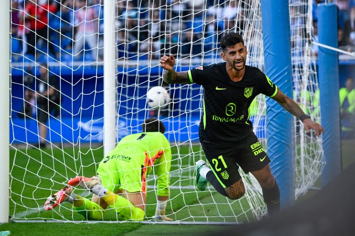 Cuti cabeceó a dos minutos del final y Atlético se subió al podio de La Liga