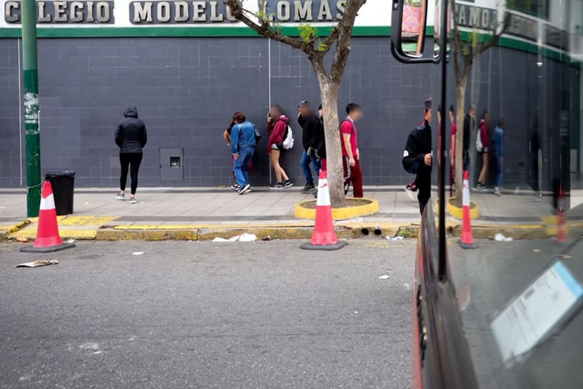 Imágenes falsificadas con IA: la Justicia investiga a cuatro menores por distribuir material sexual manipulado de sus compañeras en Lomas de Zamora