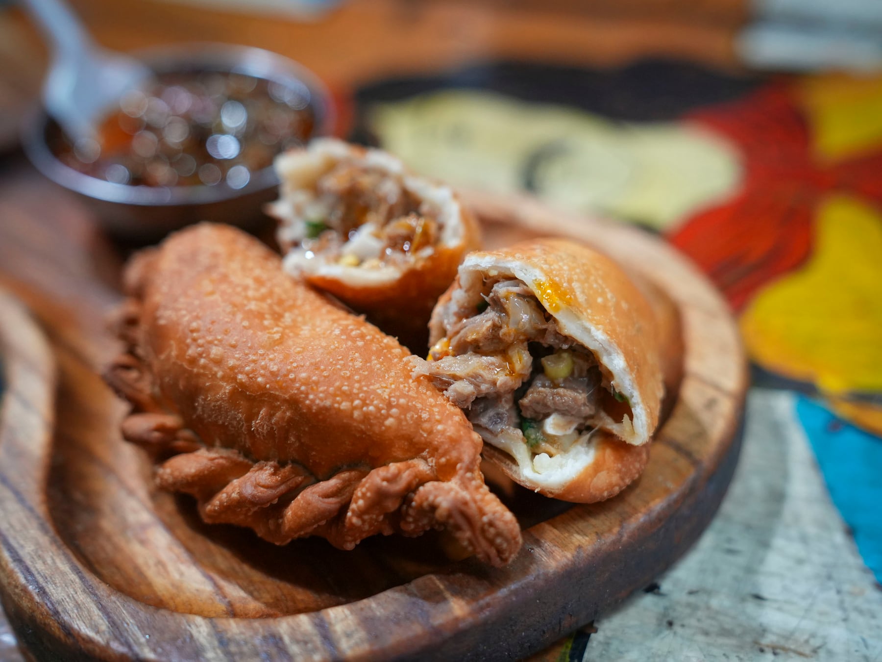 Empanadas del norte y del oeste, servidas en el corazón de Buenos Aires: cinco locales que mantienen viva la receta de cada provincia