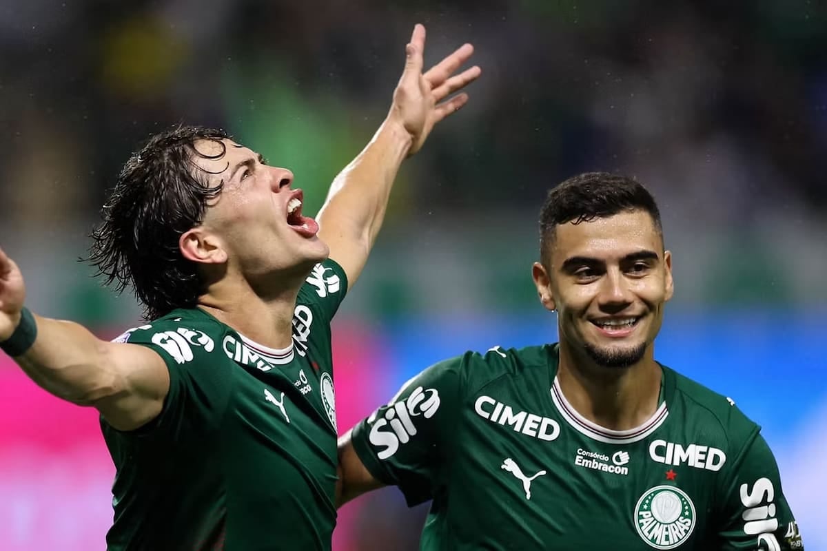 El pibe Giay se desquitó con un doblete y Seedorf tomó un Ferroviario que arde