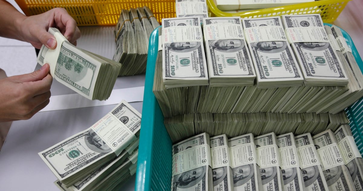 El peso recupera terreno y el billete verde vuelve a los niveles de septiembre