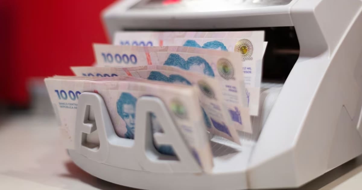 Ni un billete roto pierde valor: cómo y dónde reclamar el canje que muchos bancos niegan en la ventanilla