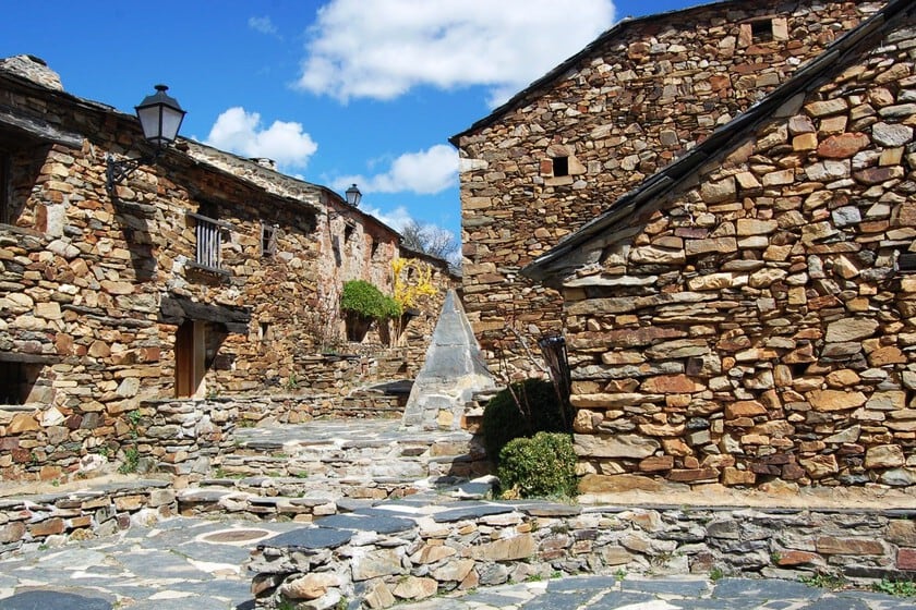 Umbralejo, el pueblo de pizarra que volvió a tener vida después de quedar vacío
