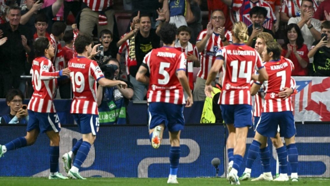 El Atleti le dio una mano al United y lo mandó a casa con las valijas: 2-0 y a otra cosa