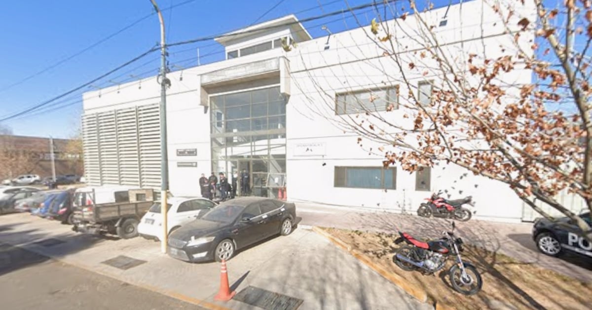 Imputaron a un efectivo de la Policía de Mendoza por abusar sexualmente de una detenida en una comisaría de Godoy Cruz