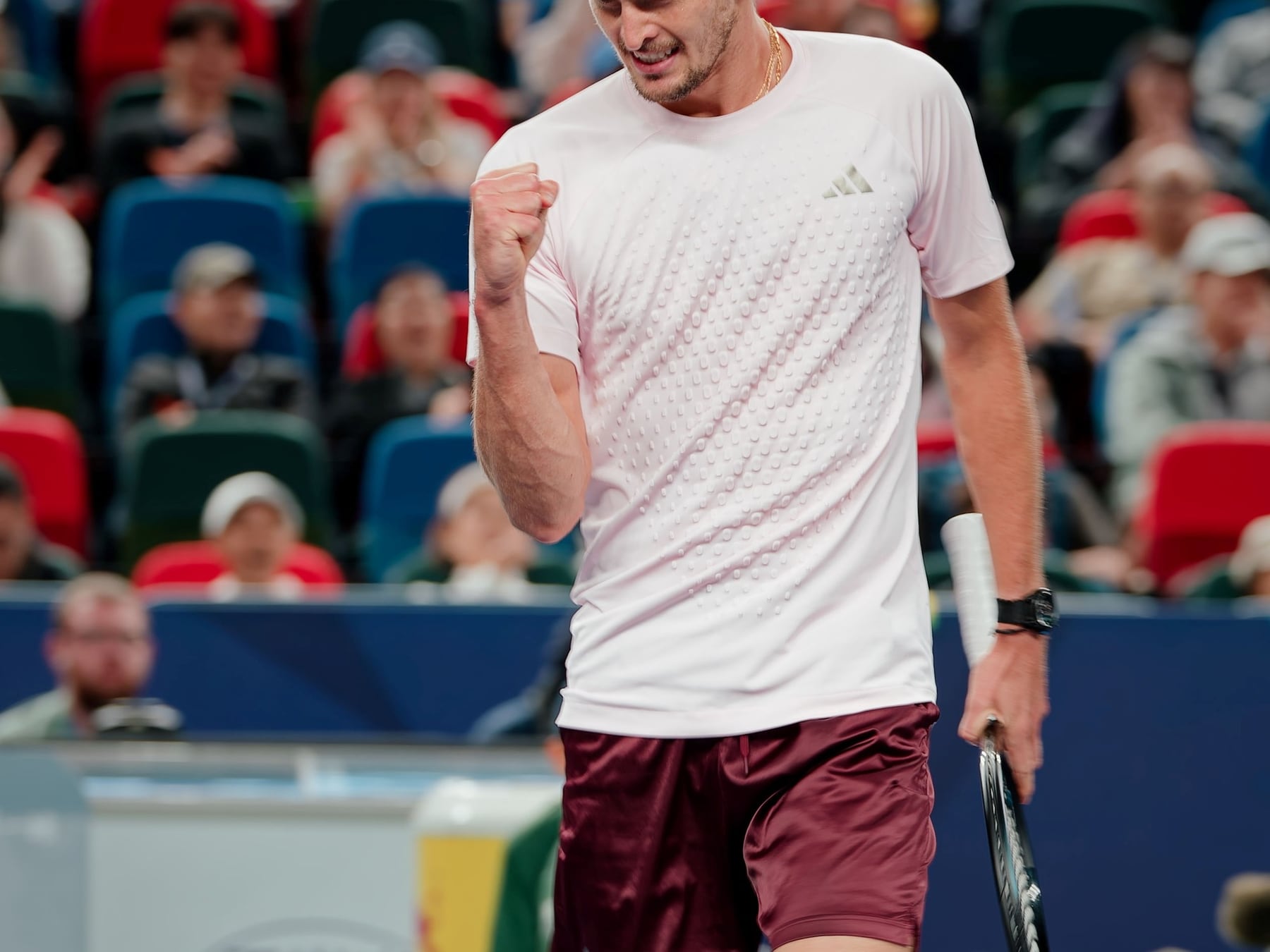 Zverev barrió a De Miñaur sin despeinarse y va por la semi en Shanghái: el alemán sigue de racha y quiere cerrar el año a todo trapo