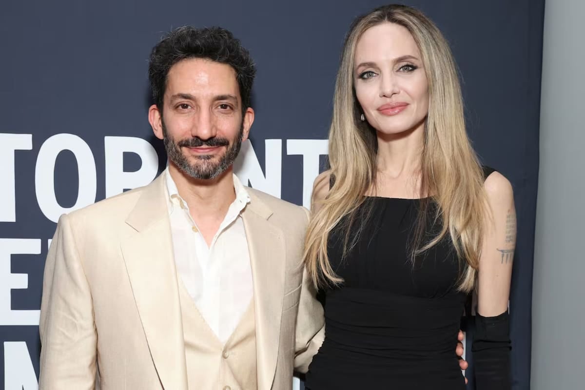 El aroma a café que me recibió en la sala: la noche que Juan Minujín me contó cómo terminó a las órdenes de Angelina Jolie