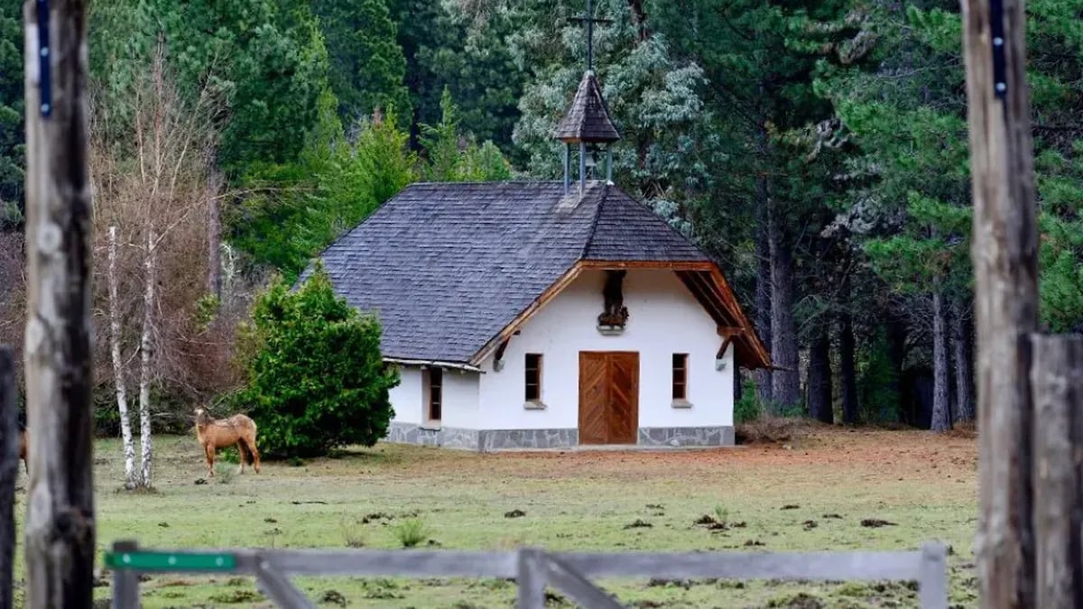 Una capilla alpina entre lengas y silencio: la huella del príncipe que eligió Meliquina