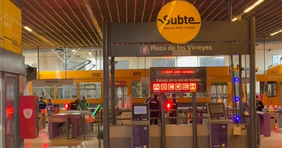 Dos delegados del subte detenidos durante una protesta paralizaron todas las líneas del subterráneo porteño