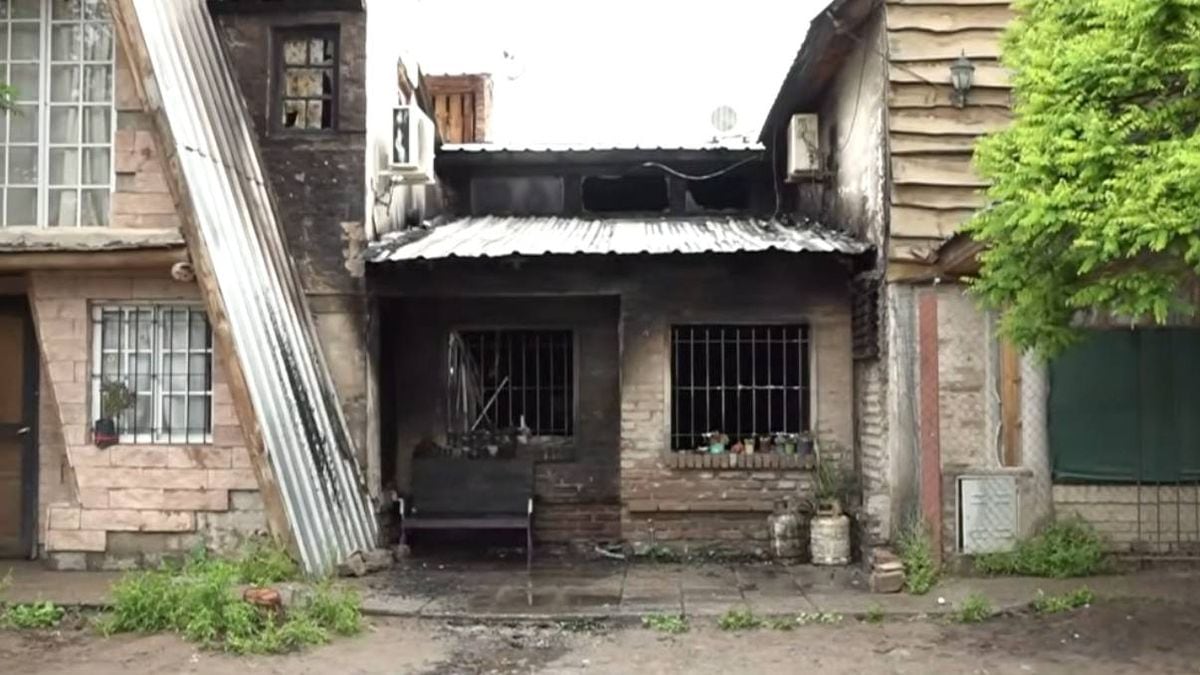 Un incendio consumió la planta baja de una casa en Neuquén y la familia resultó ilesa