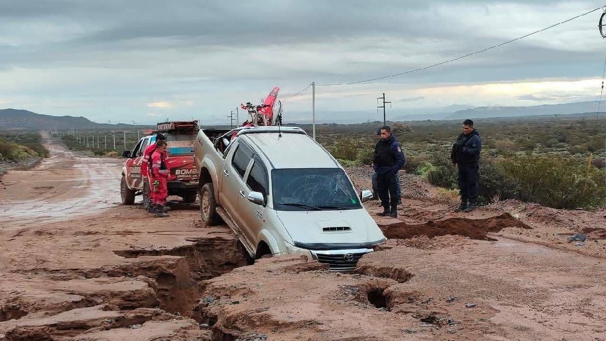 Dos incidentes en rutas de Neuquén muestran los riesgos de manejar durante una tormenta