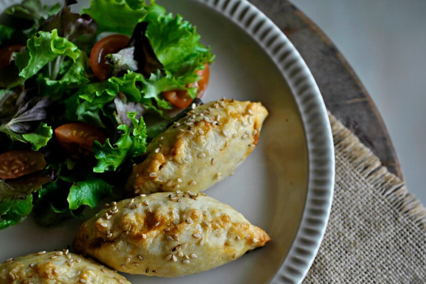 Empanadillas de ternera y champiñones, con masa casera y horneado lento