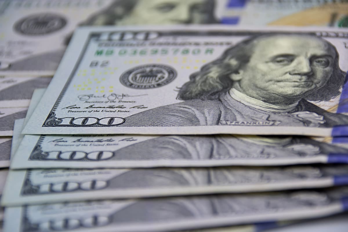 El dólar mantiene referencias estables durante el fin de semana, con la brecha acotada